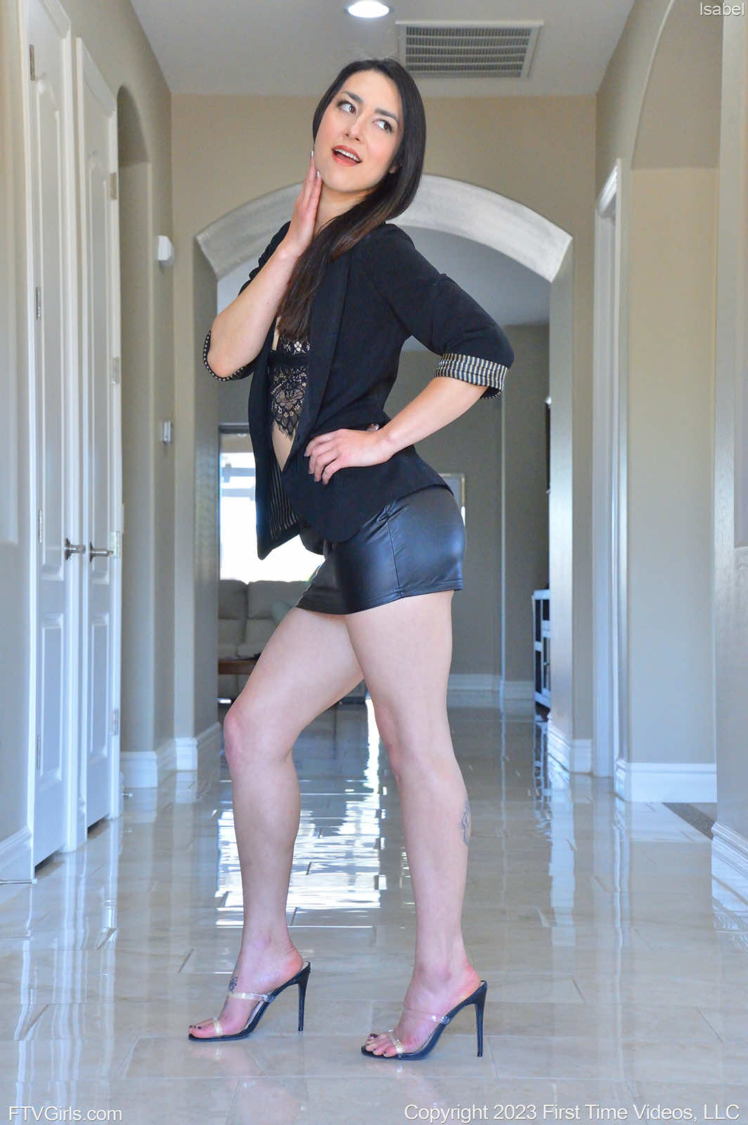 Isabel In Heels On Big Pink - Photo 02