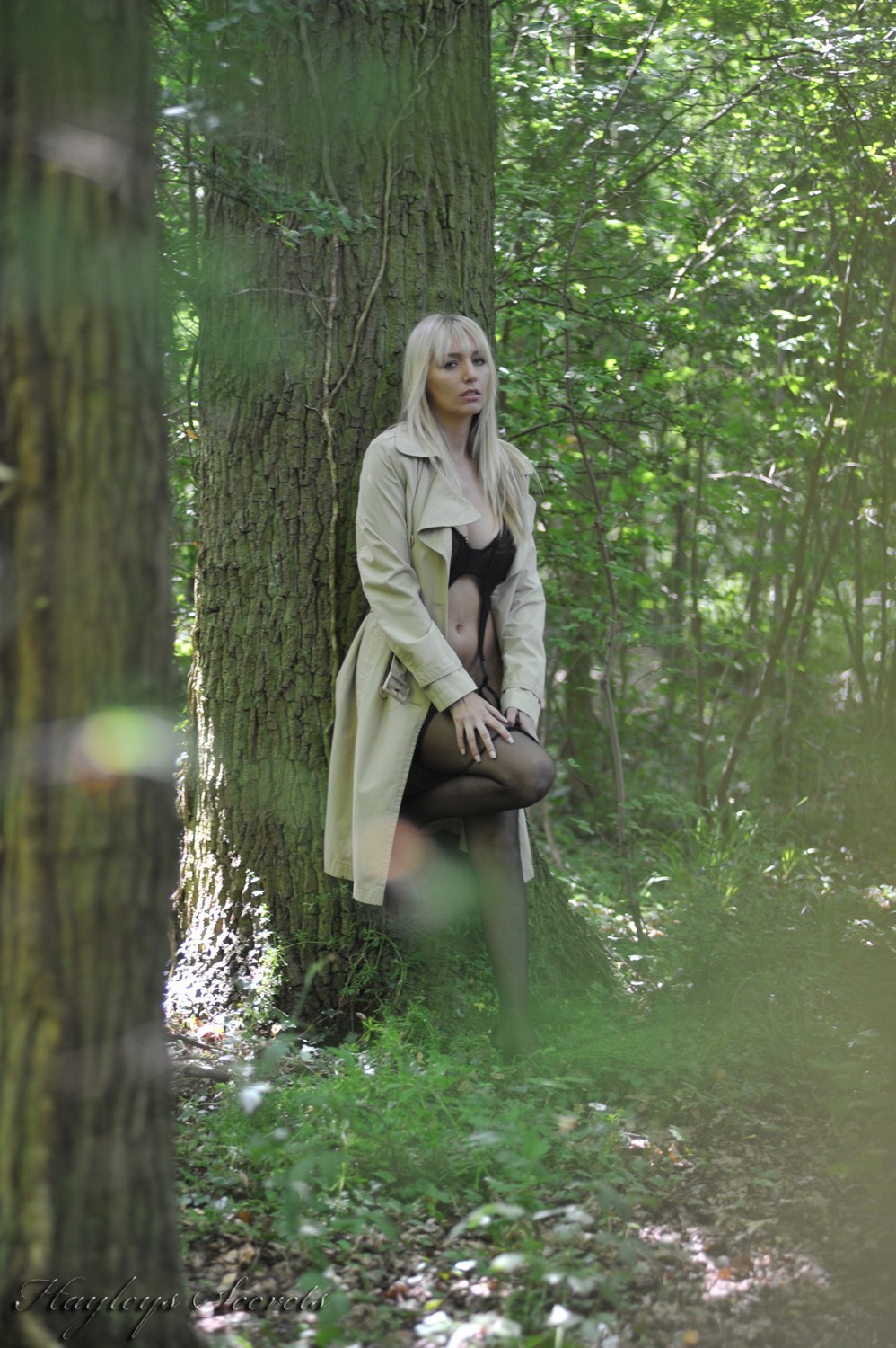 Hayley Marie Coppin In Woods - Photo 06