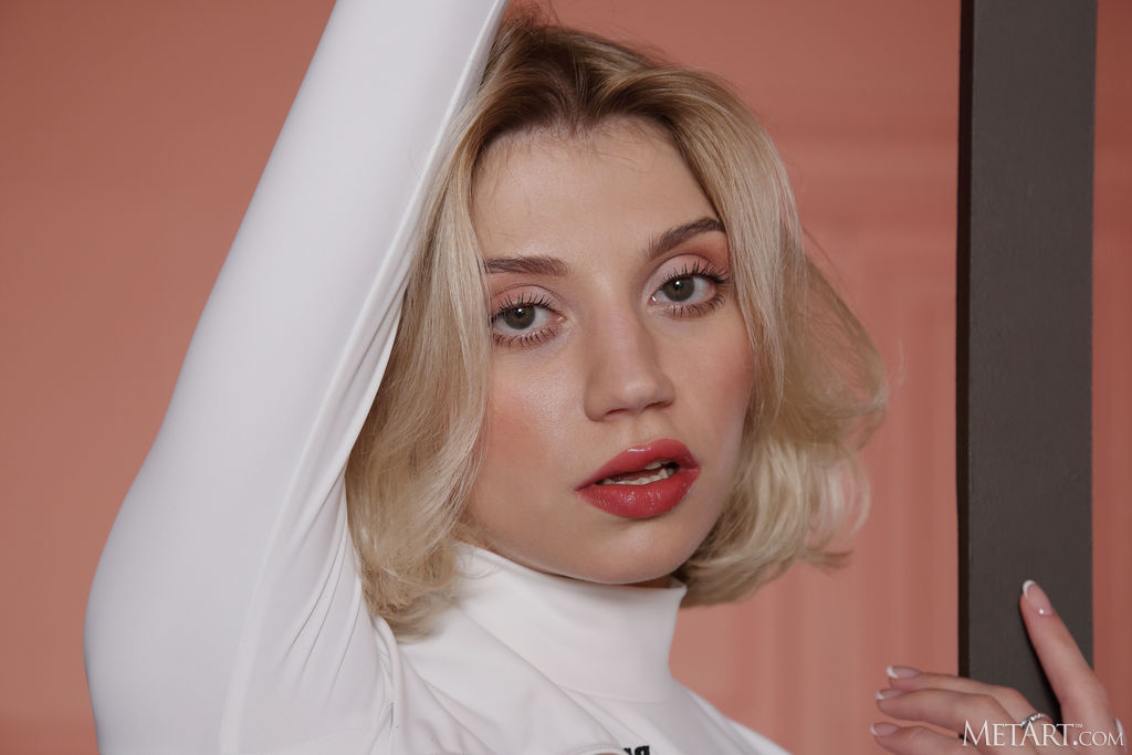 Presenting Molly Devon - Photo 06