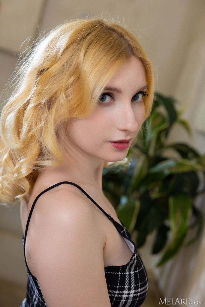 Minnie Lighter Squeezing Her Gorgeous Breasts And Smiles Seductively - Photo 02