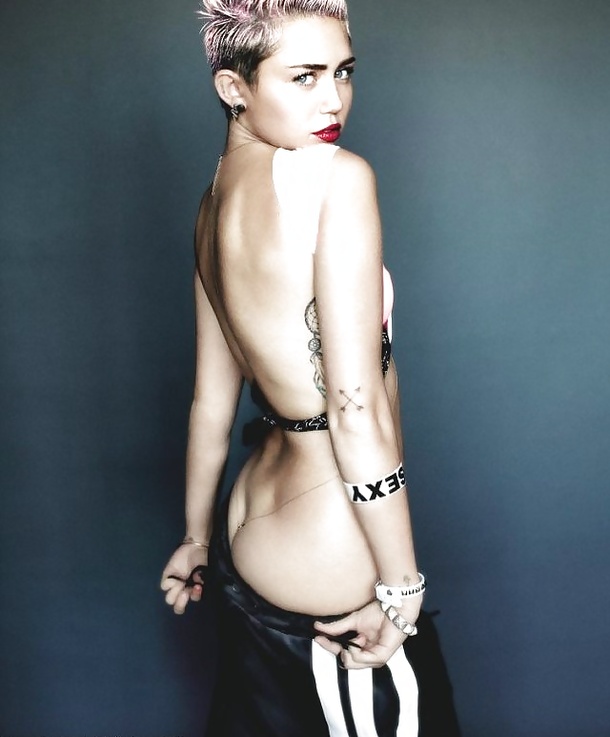 Naked Miley Cyrus - Photo 08