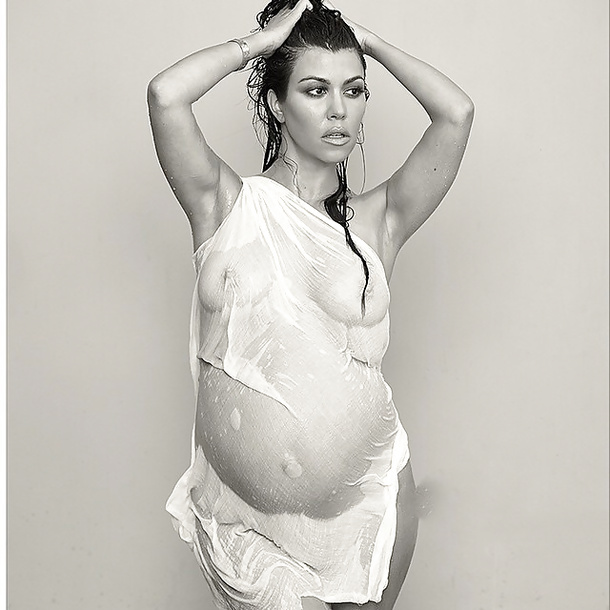 Pregnant Kourtney Kardashian posing NUDE!