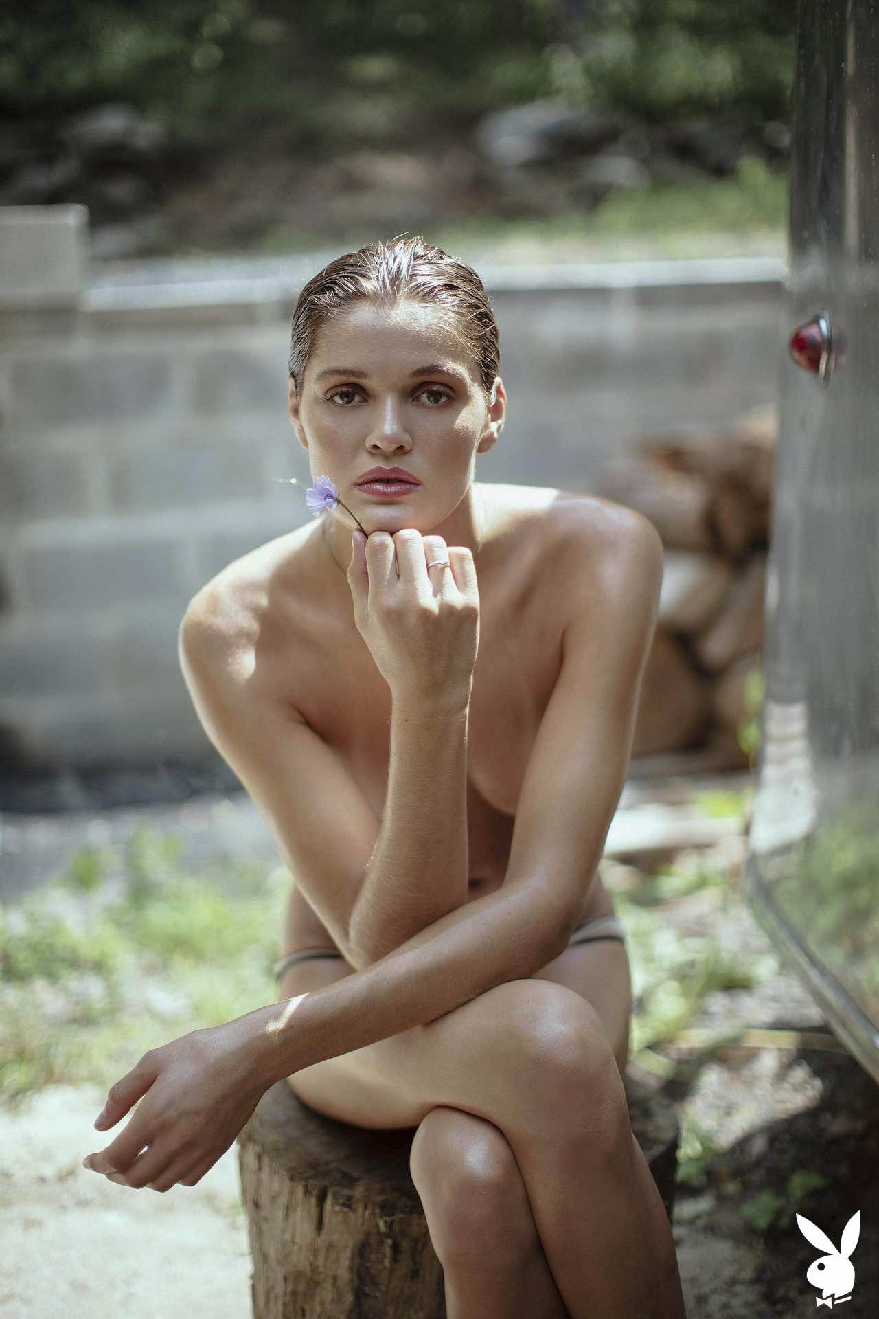 Rebekah Underhill In Upstate And Away - Photo 13