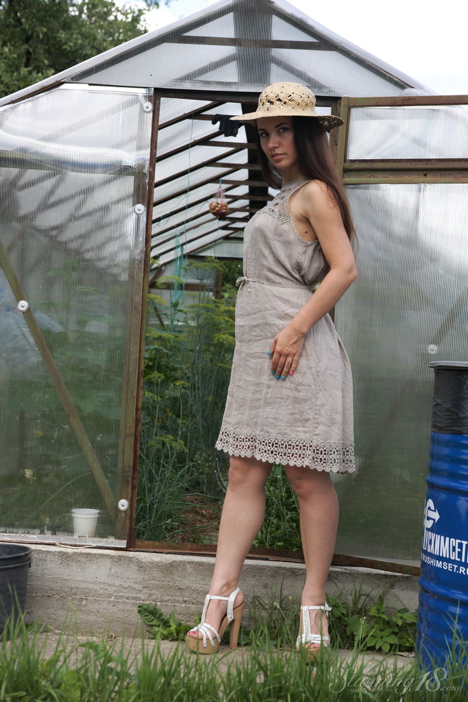 Nicole V In Naked In The Greenhouse - Photo 00