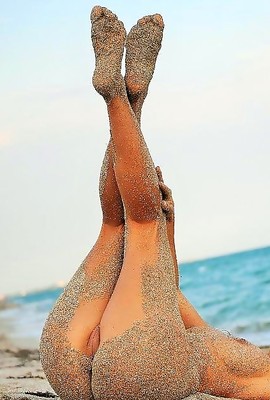 Sweet nudist Paulina having fun on the sand