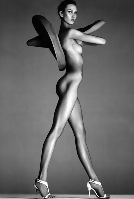 Leggy and skinny supermodel Karlie Kloss get NAKED