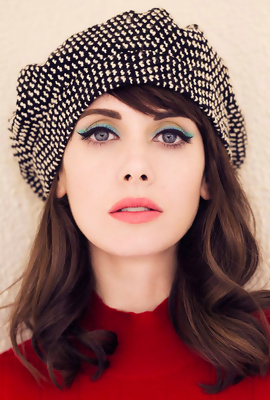 Glamorous 33 years old actress Alison Brie