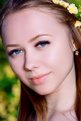 Julia Sweet With Lovely Breasts And Shaved Pussy