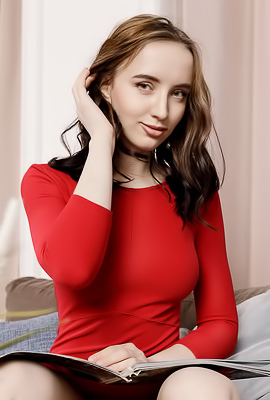 Bigtit Polly Yang With Shaven Pussy