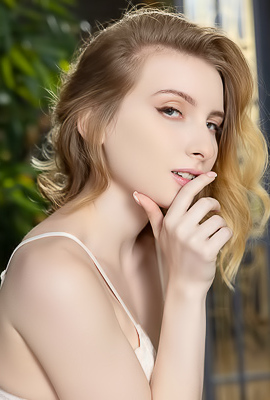 Minnie Lighter Nestles Between The Cheeks Of Her Gorgeous Bubble Butt