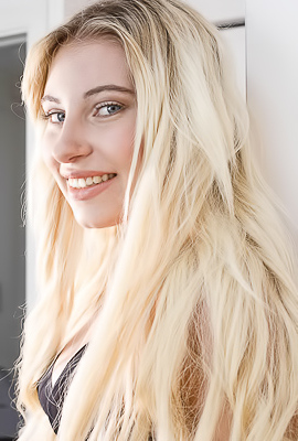 Lilly Bella Pure Nude Blonde Woman Getting Naked