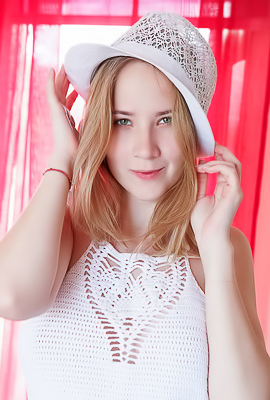 Delizi In Thigh-high Socks And Matching Sunhat