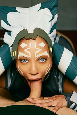 Honry Alexis Tae Cosplaying