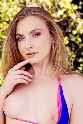 Lareina Tay Stripping Her Bold Blue-and-pink Bikini