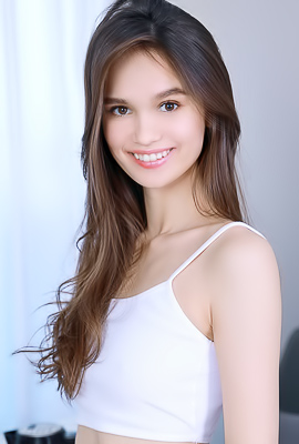 Anastasia Bella Exposing Her Plump-lipped Pussy