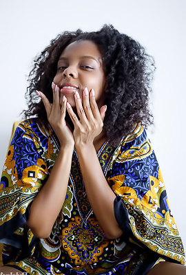 Sukki T Ebony Chick Spreads Her Legs