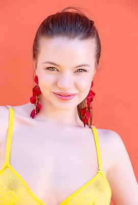 Toree Captivating Beauty Is Eager To Express Her Exhibitionist Nature