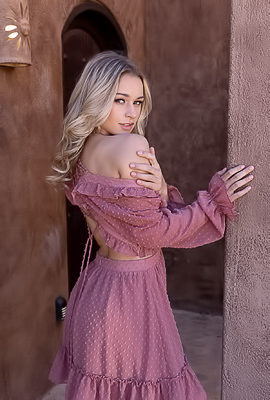 Tavia Seductive Curves And Confident Expressions Shine In This Stunning Set