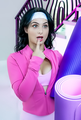 Gobsmacked, Evie Christians Mouth Floods As Vinces Cock Dominates