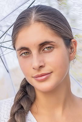 Esfinge Showcases Her Curves Under The Transparent Umbrella