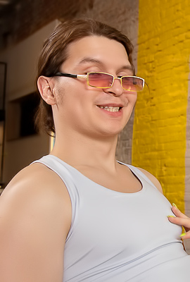 Hot Pearl Seduces With Filthy Thoughts and Sticky Lips