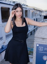 Gia Rosse walks at sunset, ending in her apartment pleasures - Photo 01